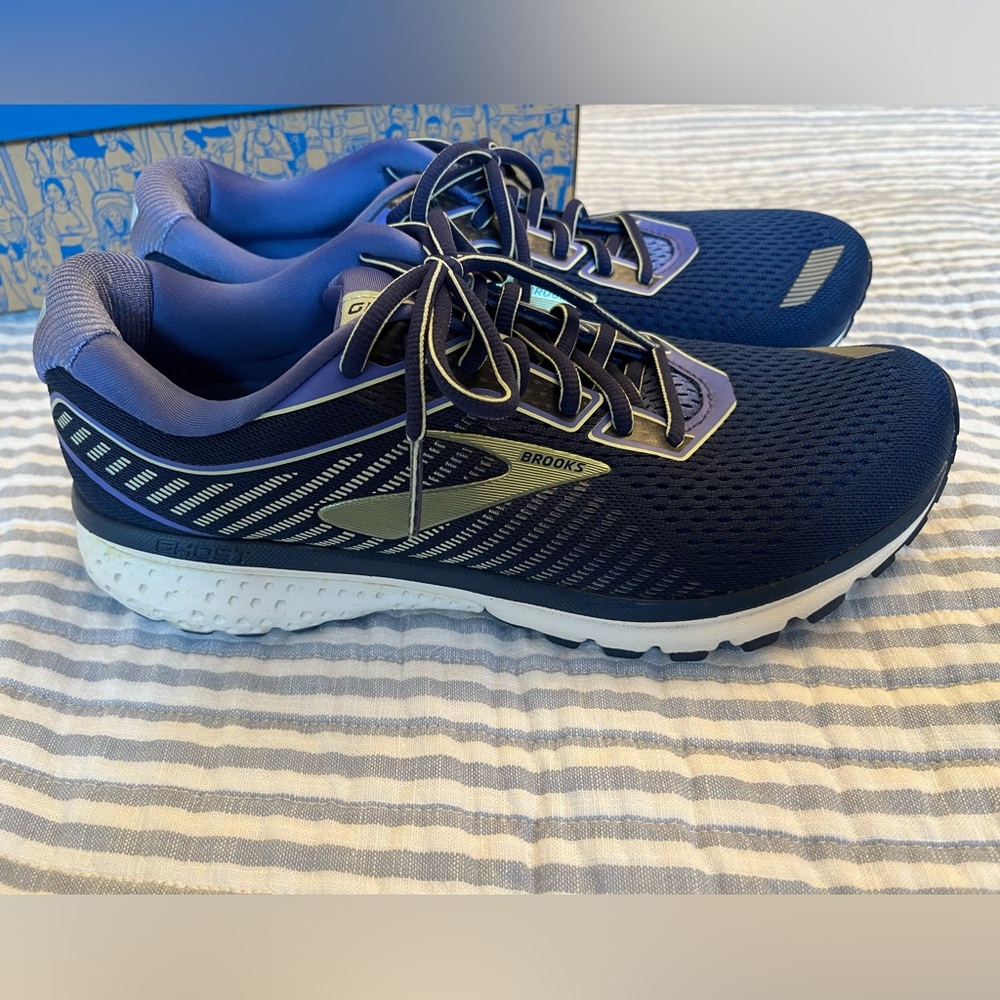 EUC Brooks Ghost 12 size 10 WIDE navy neutral running shoe